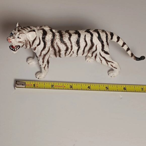 Lot of 7 AAA Animal Figures Lion, 2 Tiger , Leopard, 2 Buffalo, Panther Safari - Picture 4 of 16